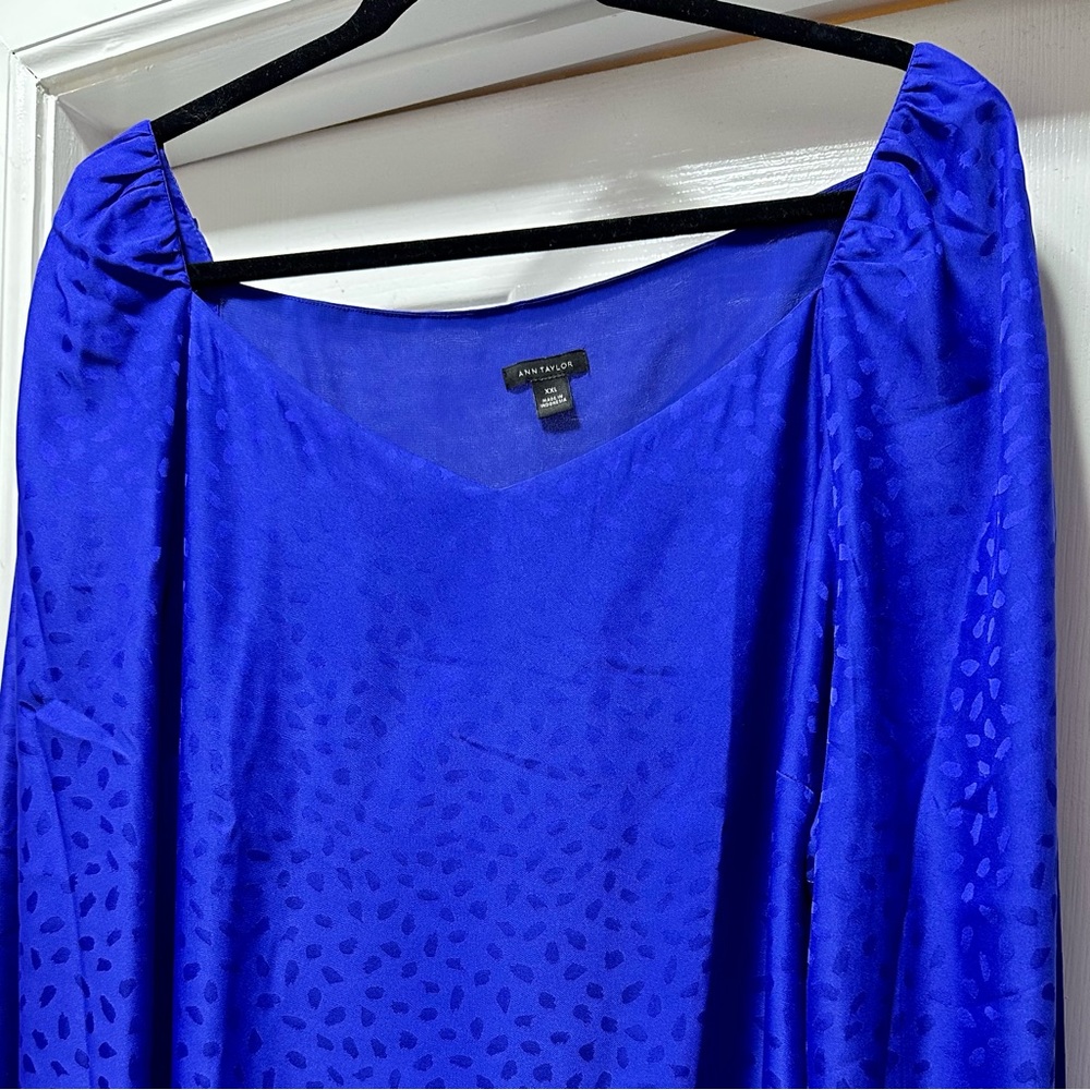 Women’s Ann Taylor Blouse XXL New without tags. Royal Blue